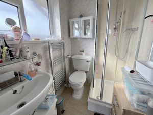 Ensuite- click for photo gallery